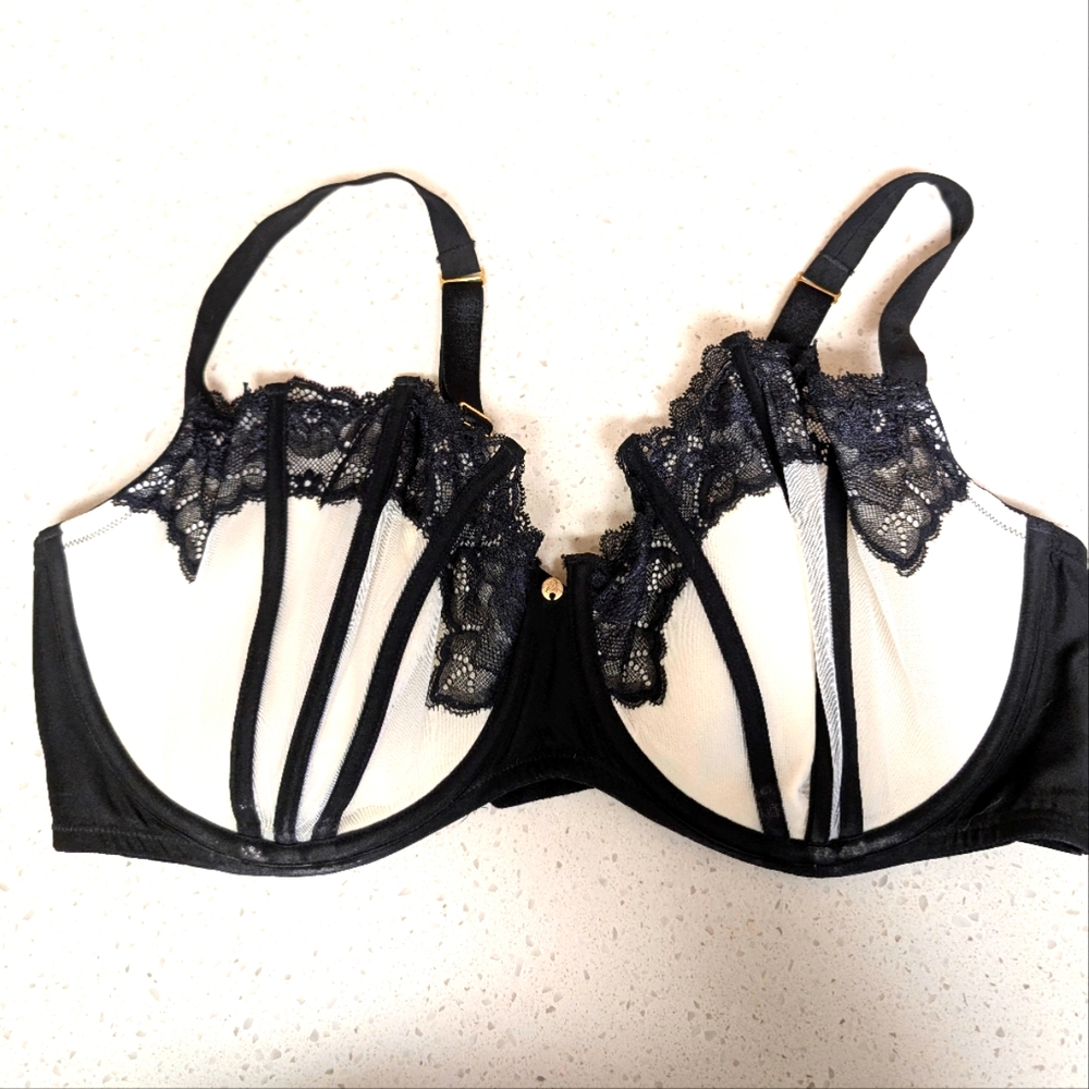 Cacique Black and Cream Lace Bra